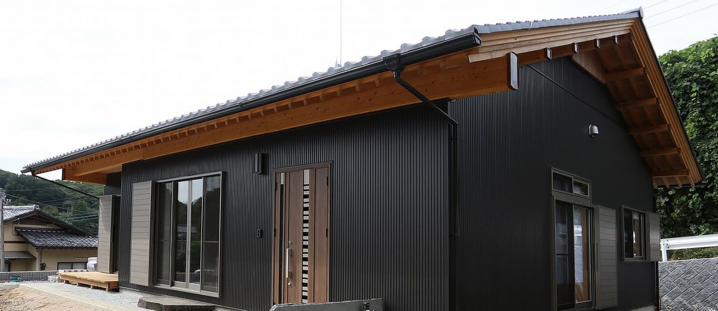 ガルバ鋼板の外壁