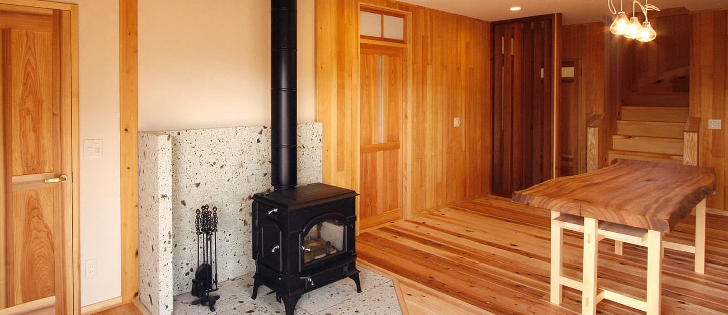 ストーブのあるリビング